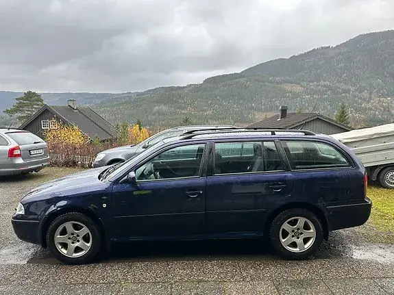 Skoda Octavia 2003 photo 2