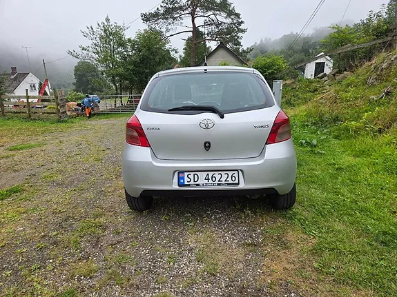 Toyota Yaris 2009 photo 2
