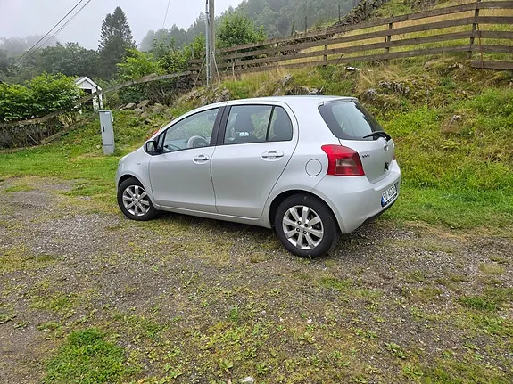 Toyota Yaris 2009 photo 3
