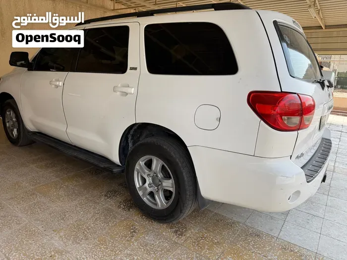 Toyota Sequoia 2012 photo 2