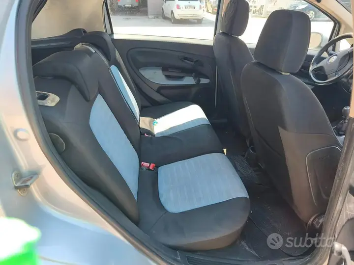 Fiat Grande Punto 2006 photo 5