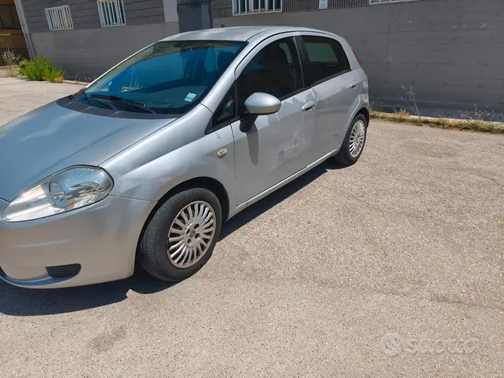 Fiat Grande Punto 2006 photo 2