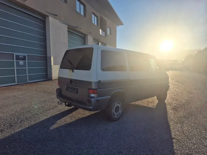 Volkswagen T4 1998 photo 3