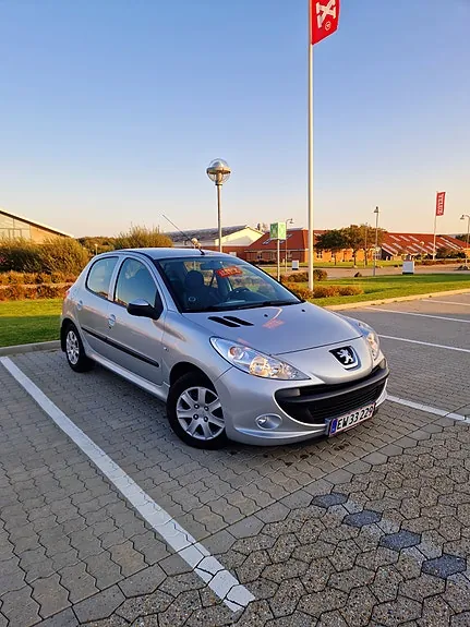 Peugeot 206 2011 photo 3