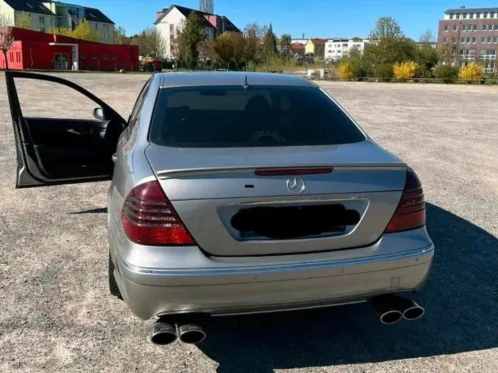 Mercedes-Benz W211