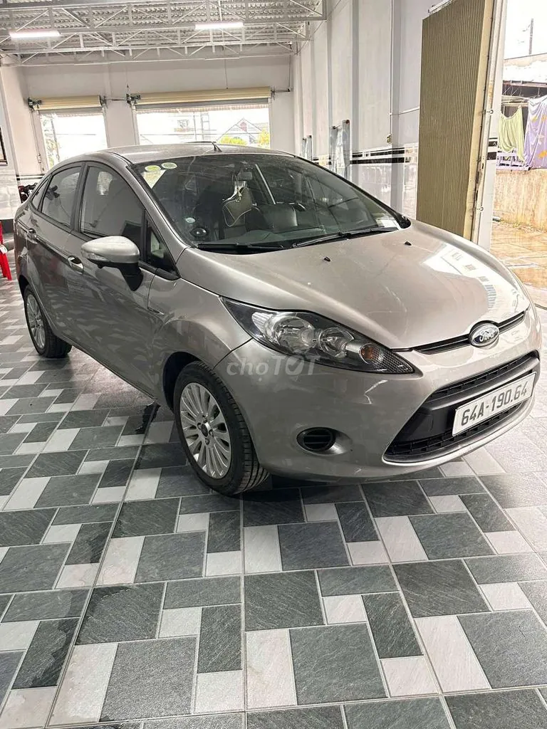 Ford Fiesta 2013 photo 2