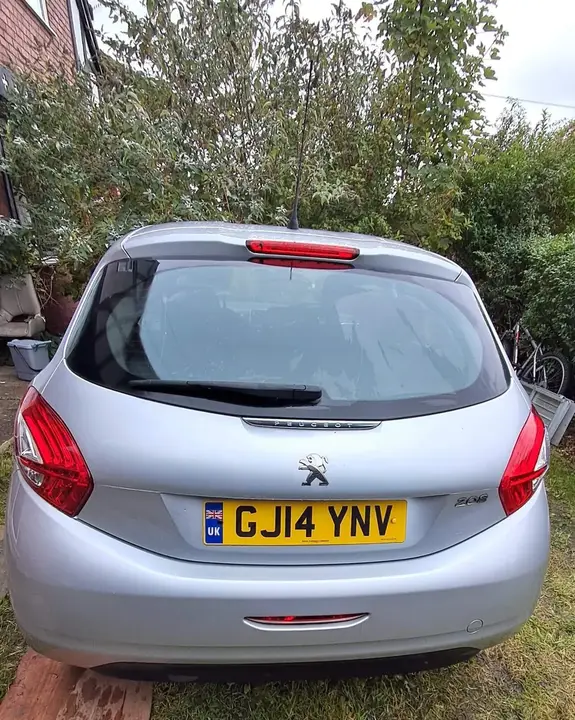 Peugeot 208 2014 photo 2