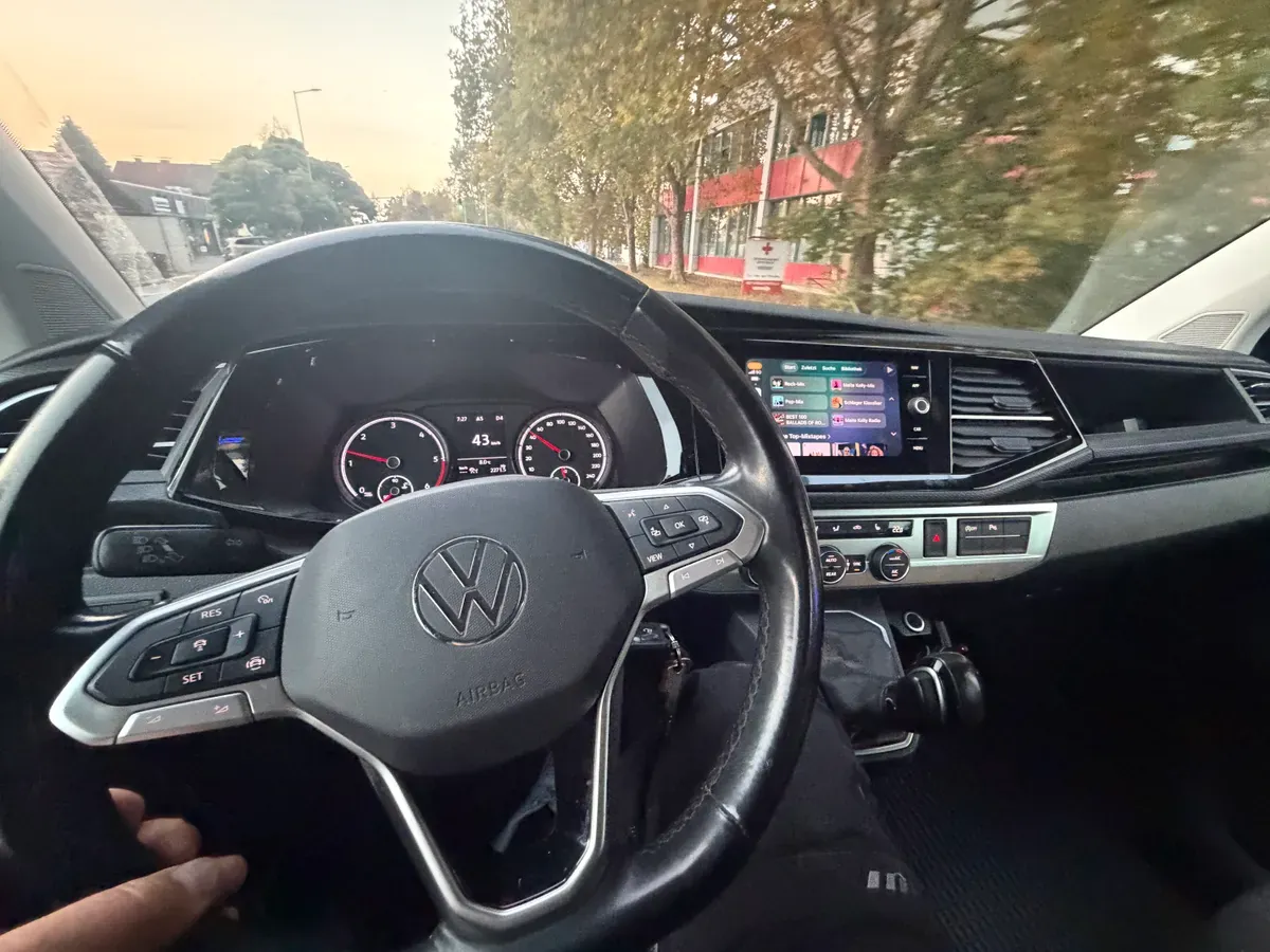 Volkswagen Multivan 2022 photo 3