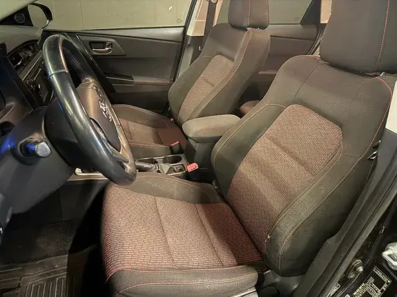 Toyota Auris 2013 photo 5