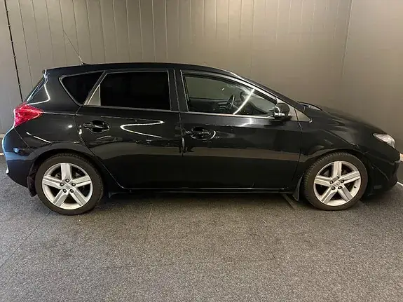 Toyota Auris 2013 photo 4