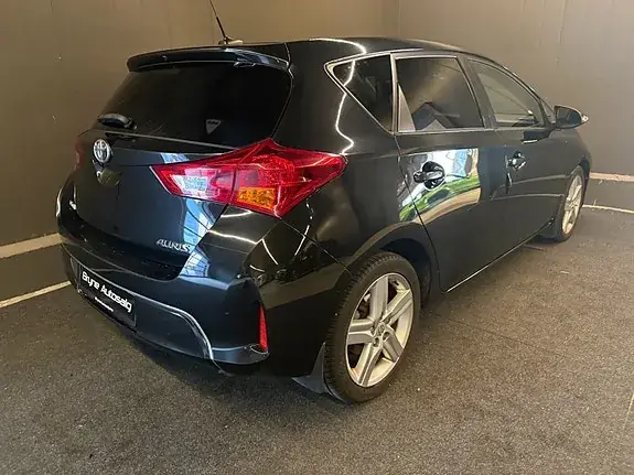 Toyota Auris 2013 photo 3