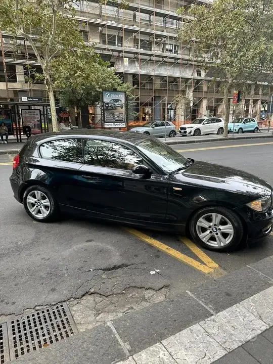 BMW 118D 2009 photo 2