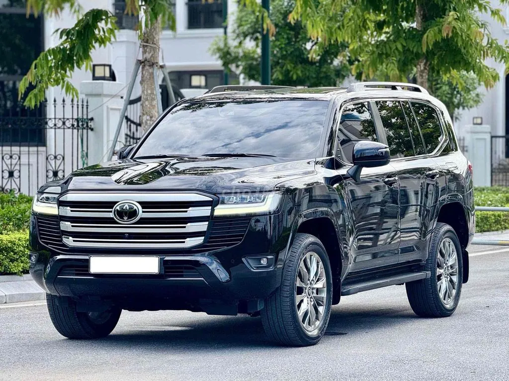 Toyota Land Cruiser Lc300 2022 photo 3