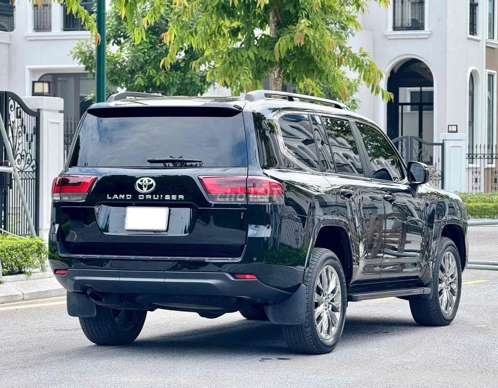 Toyota Land Cruiser Lc300 2022 photo 5