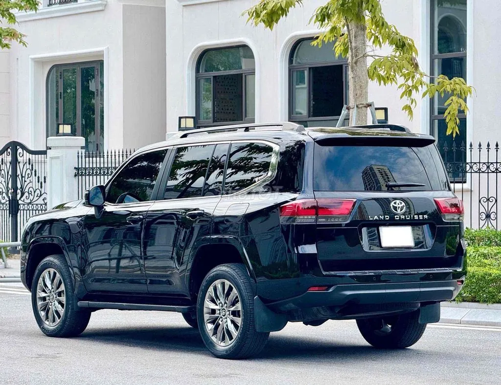 Toyota Land Cruiser Lc300 2022 photo 4