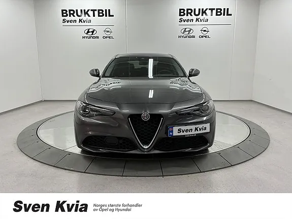 Alfa Romeo Giulia 2017 photo 2