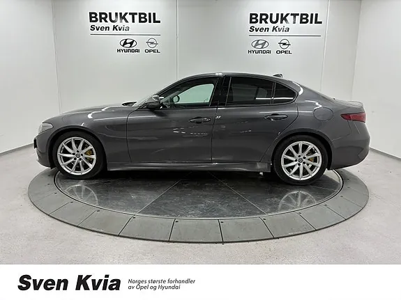 Alfa Romeo Giulia 2017 photo 5