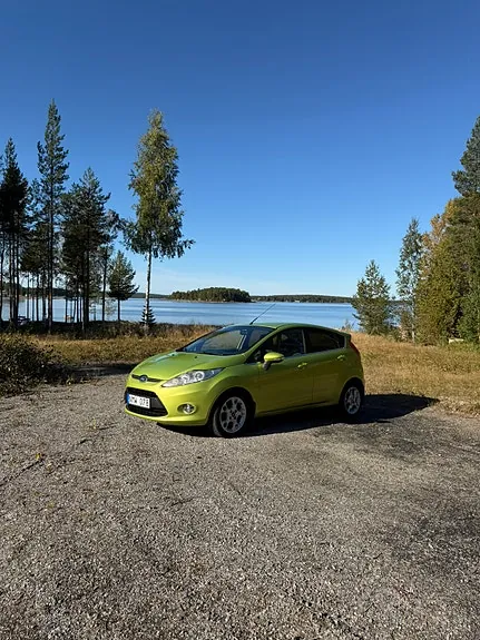 Ford Fiesta 2011 photo 2