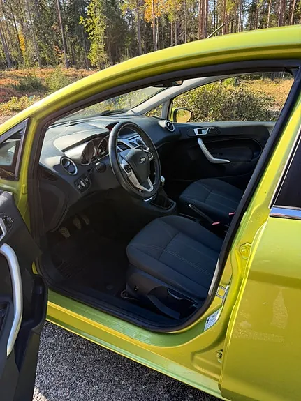 Ford Fiesta 2011 photo 4
