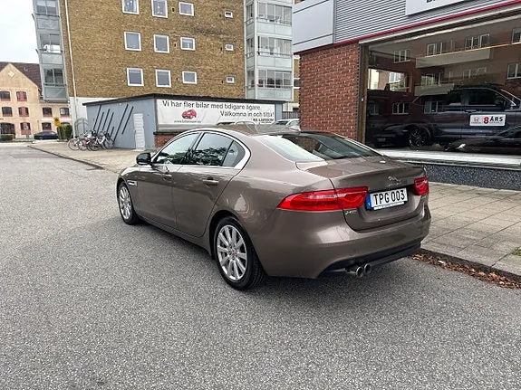 Jaguar Xe 2016 photo 4