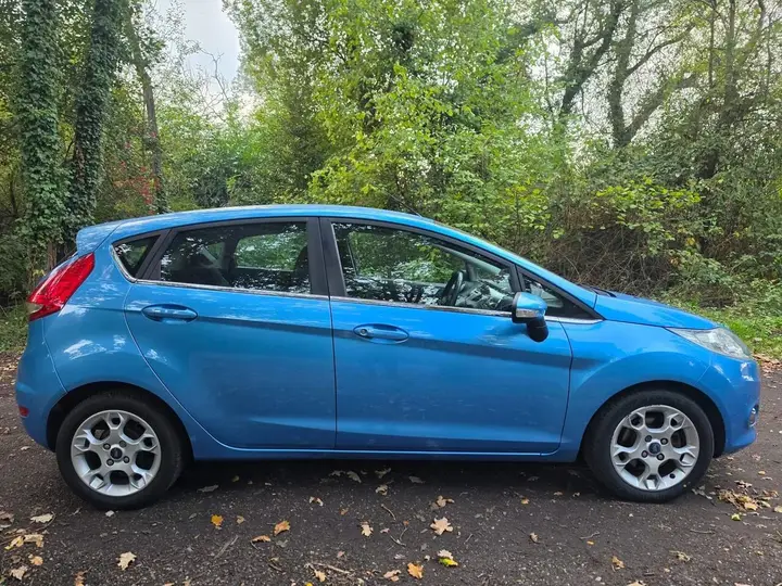 Ford Fiesta 2012 photo 4