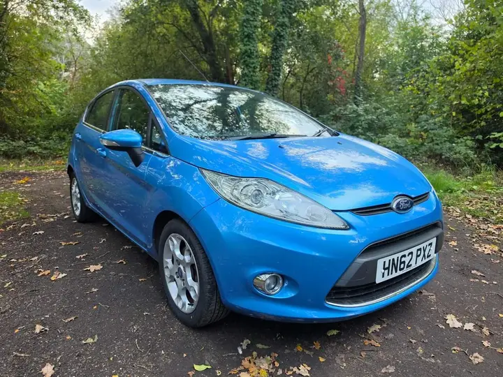 Ford Fiesta 2012 photo 2