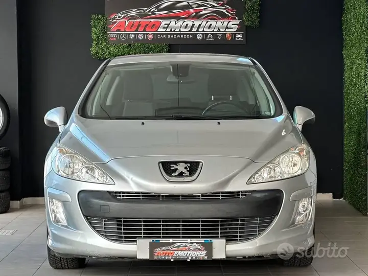Peugeot 308 2011 photo 2