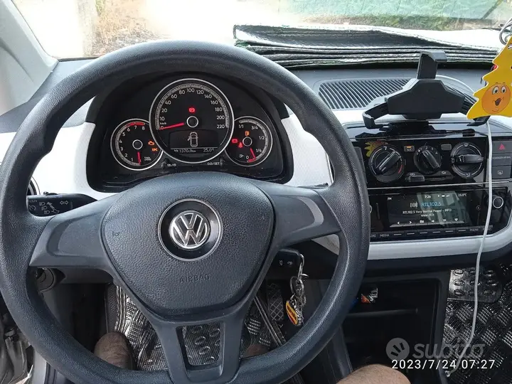 Volkswagen Up 2018 photo 4