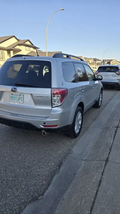 Subaru Forester 2011 photo 2
