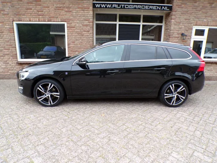 Volvo V60 2015 photo 2