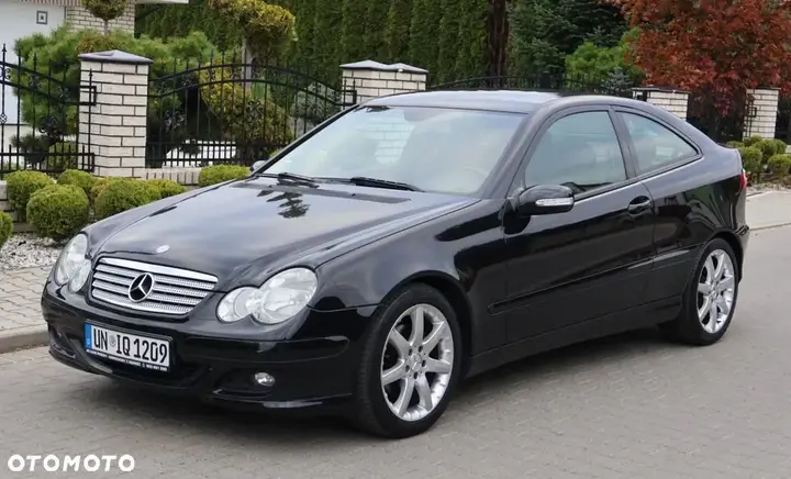 Mercedes-Benz C-Class 2006 photo 2