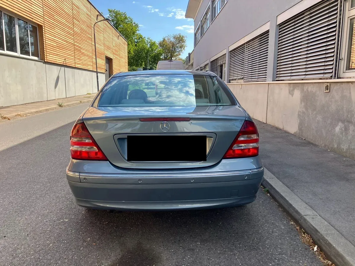 Mercedes-Benz C-Class 2004 photo 3