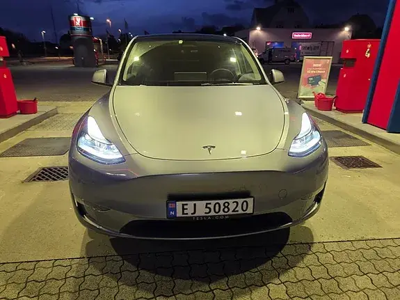Tesla Model Y 2025 photo 3