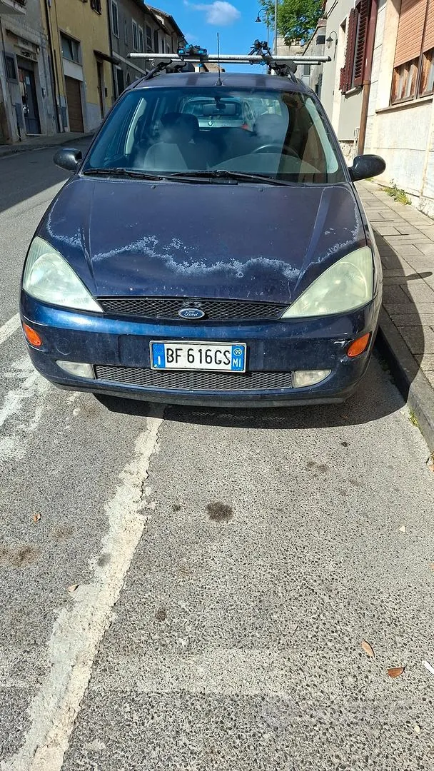 Ford Focus 1999 photo 2
