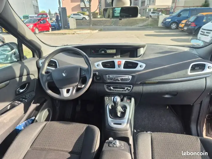 Renault Grand Scenic 2011 photo 3