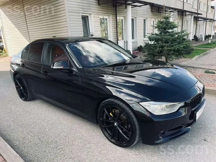 BMW 320 2013 photo 2
