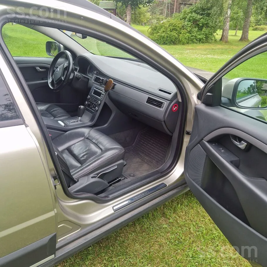 Volvo Xc 70 2011 photo 2