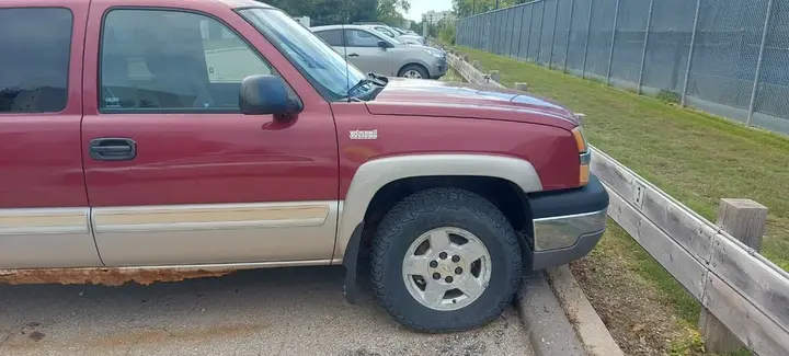 Chevrolet Silverado 2004 photo 2