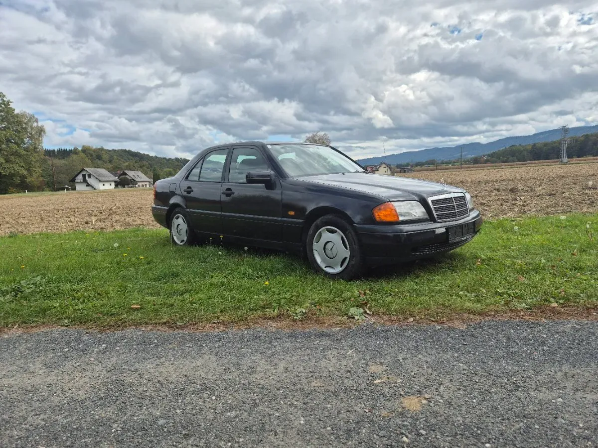 Mercedes-Benz C-Class 1995 photo 2
