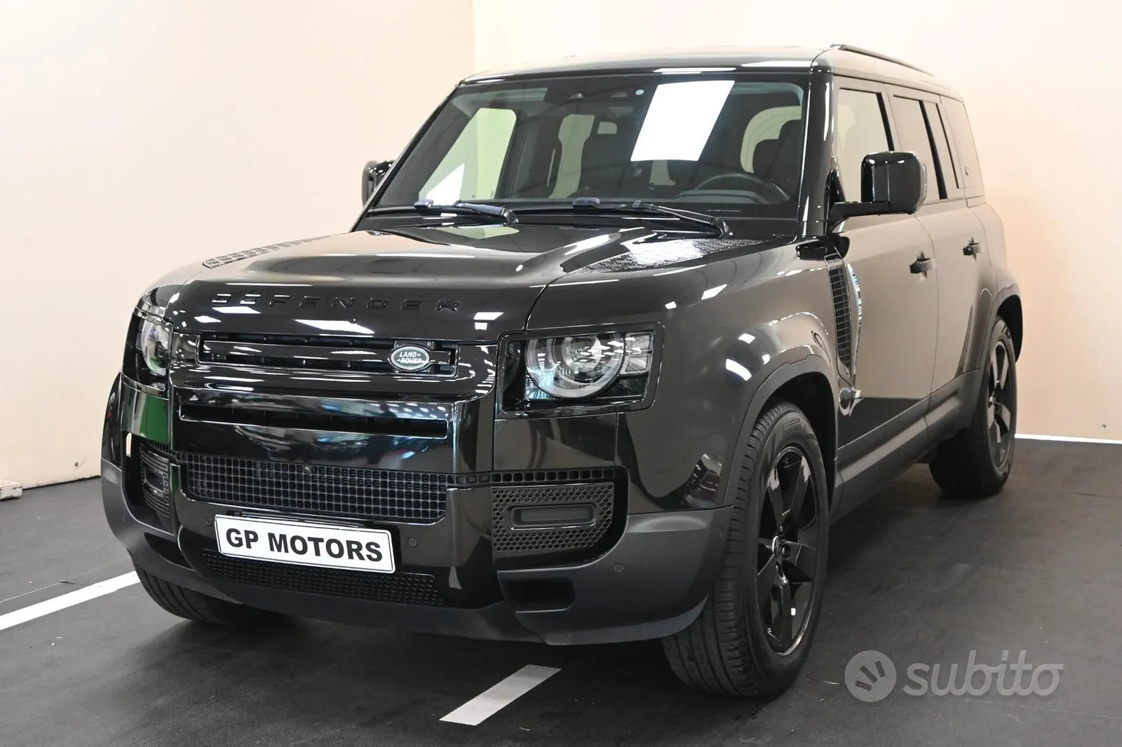 Land Rover Defender 2024 photo 2