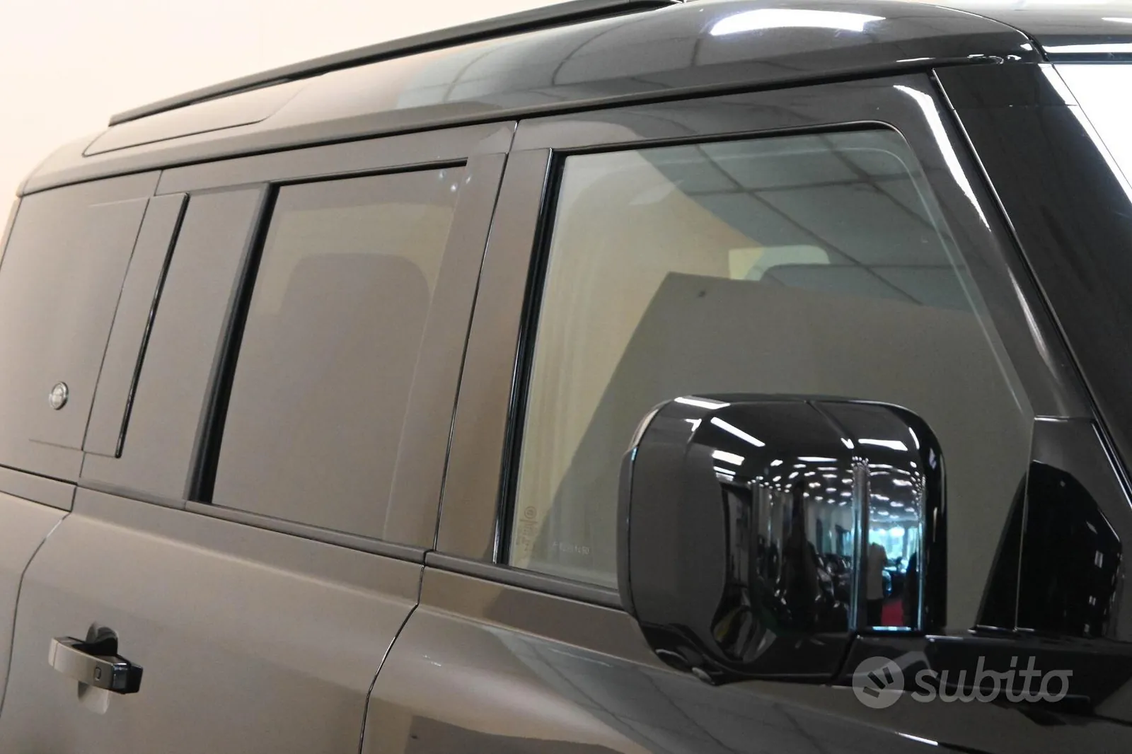 Land Rover Defender 2024 photo 5