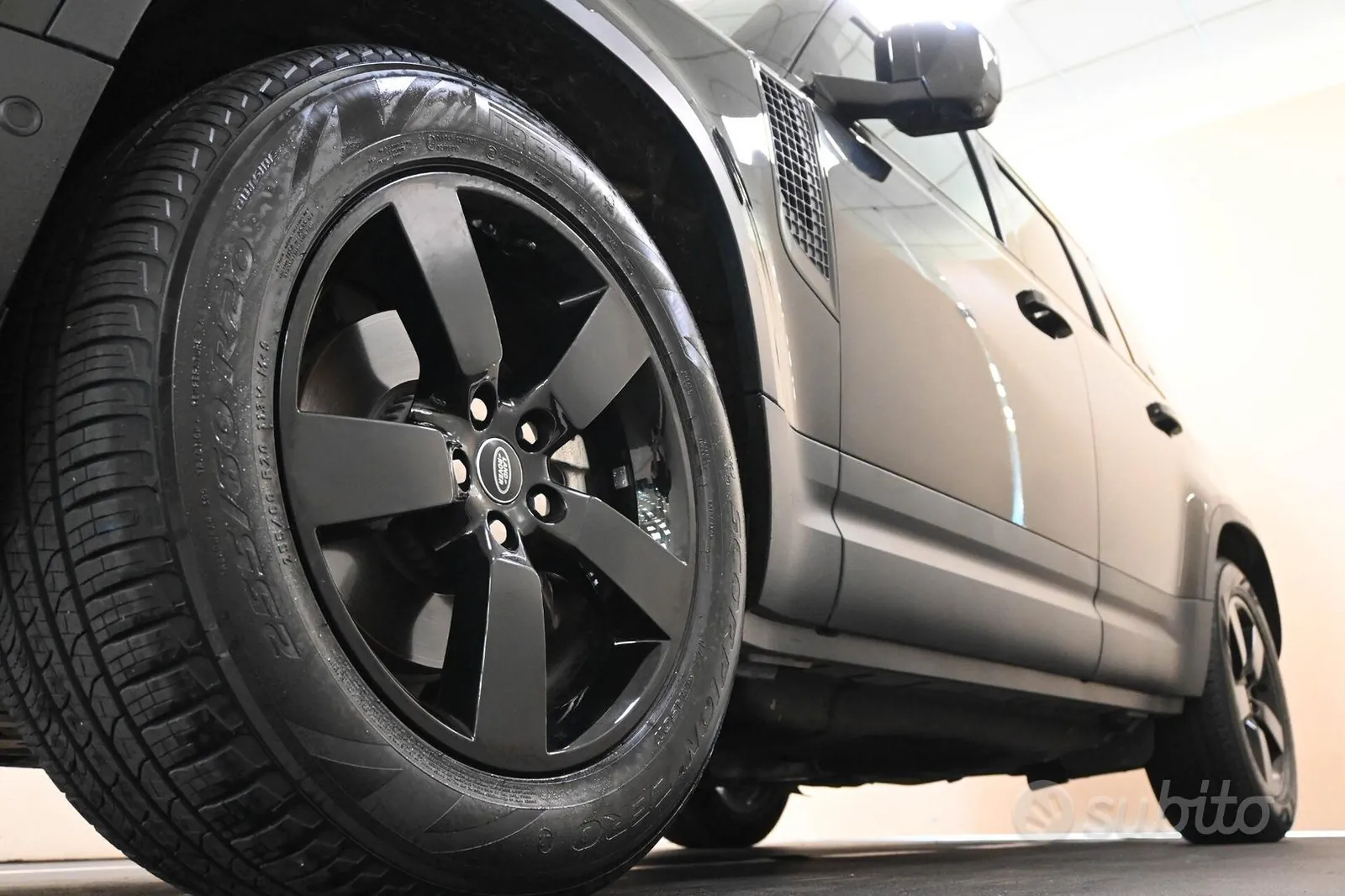 Land Rover Defender 2024 photo 4