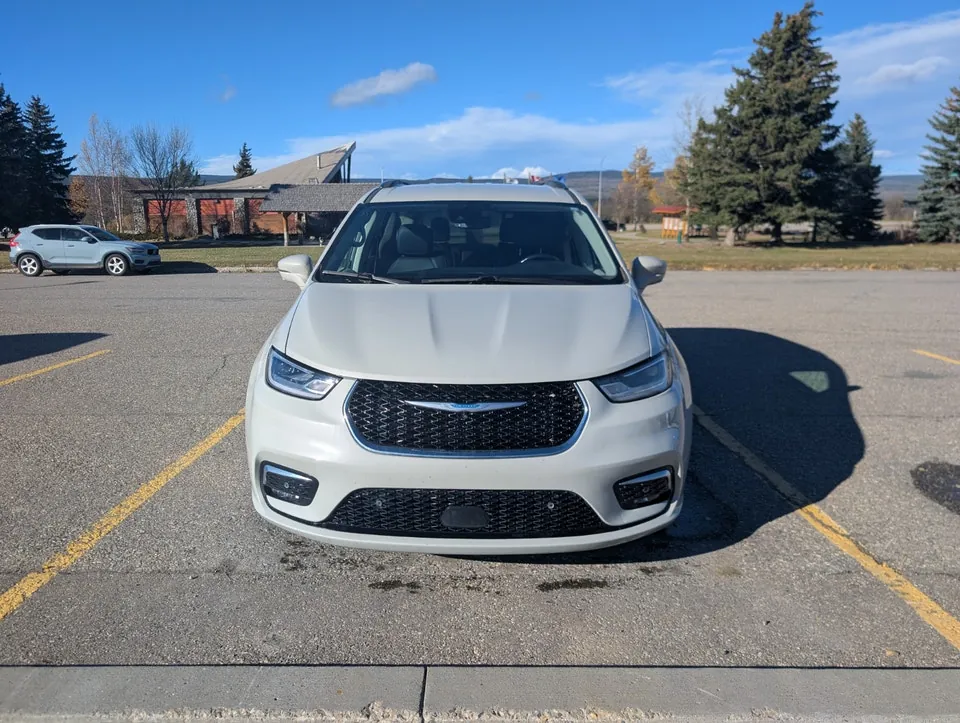 Chrysler Pacifica 2021 photo 2