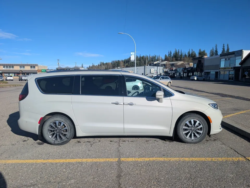 Chrysler Pacifica 2021 photo 3