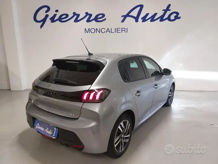 Peugeot 208 2023 photo 2