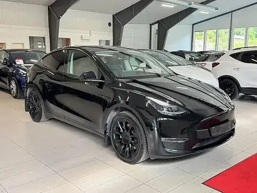 Tesla Model Y 2023 photo 2