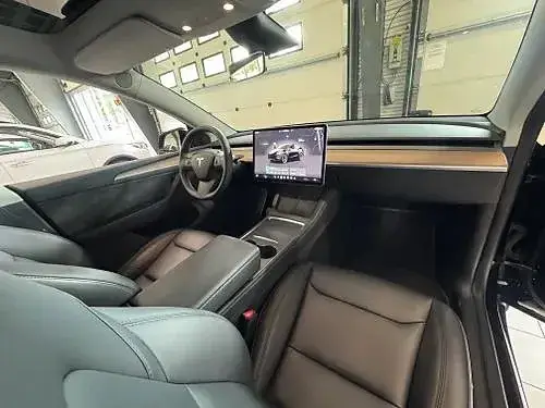 Tesla Model Y 2023 photo 3