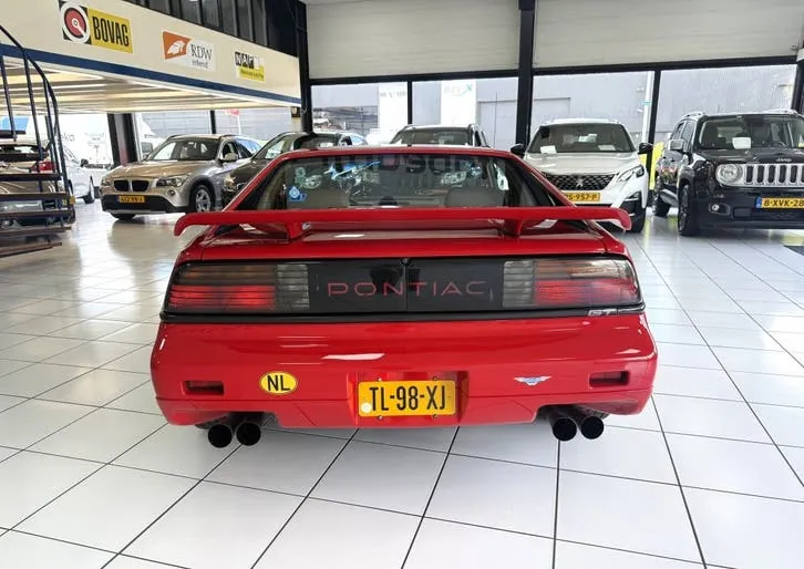 Pontiac Fiero 1988 photo 2