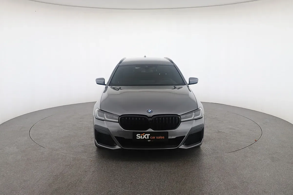 BMW 5 Series 2023 photo 2