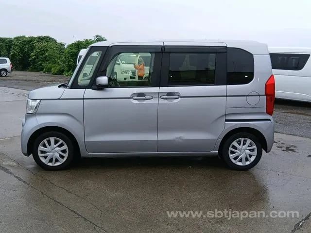 Honda N-Box G 2019 photo 4
